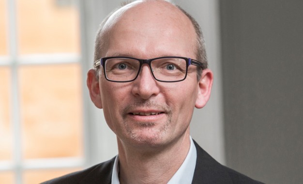 Ove Holm kæmper som chef for DTL's erhvervspolitiske afdeling for varebilsvognmændenes rettigheder i EU